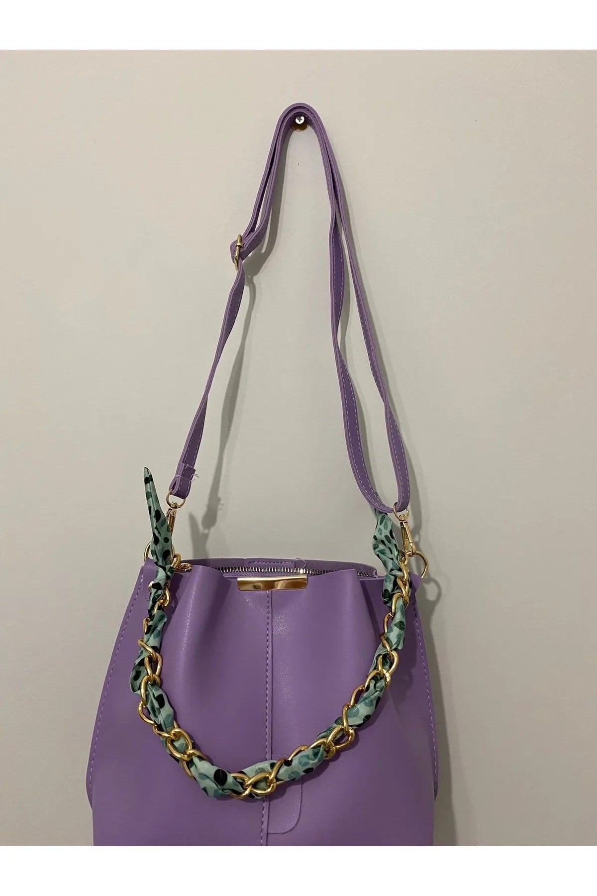 Women's Lilac Scarf Chain Accessory Soft Leather 3-Compartment Hand, Arm And Shoulder Bag