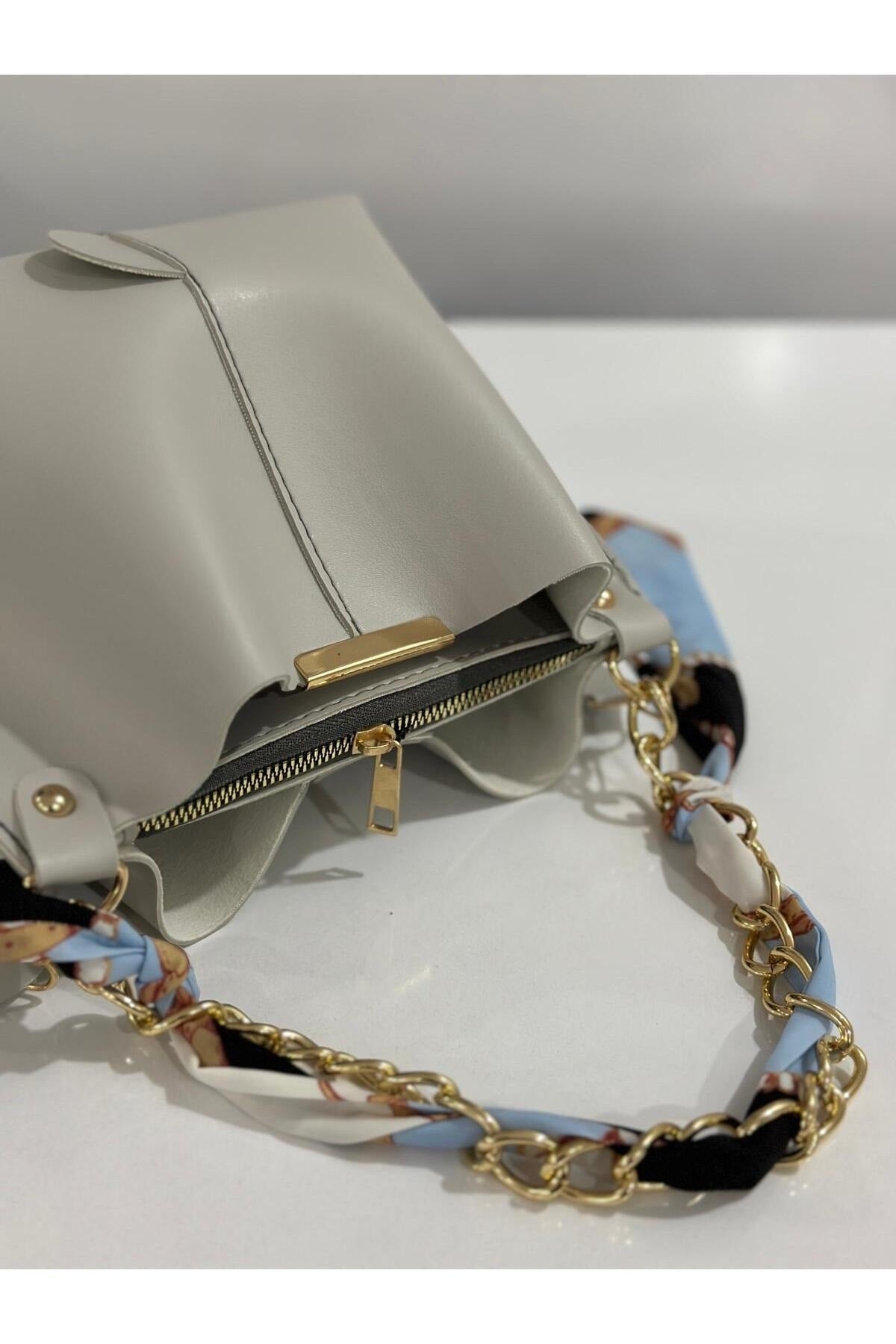 Women'S Scarf Light Gray Chain Accessory Soft Leather 3-Compartment Hand, Arm And Shoulder Bag