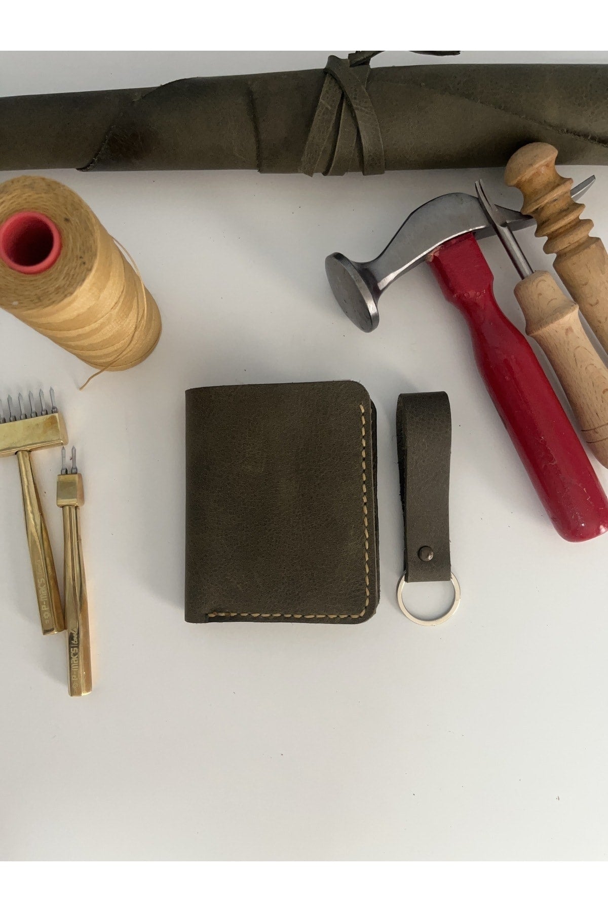 Genuine Leather Wallet With Card And Cash Compartment - Personalized Name Printing (Keychain Gift)