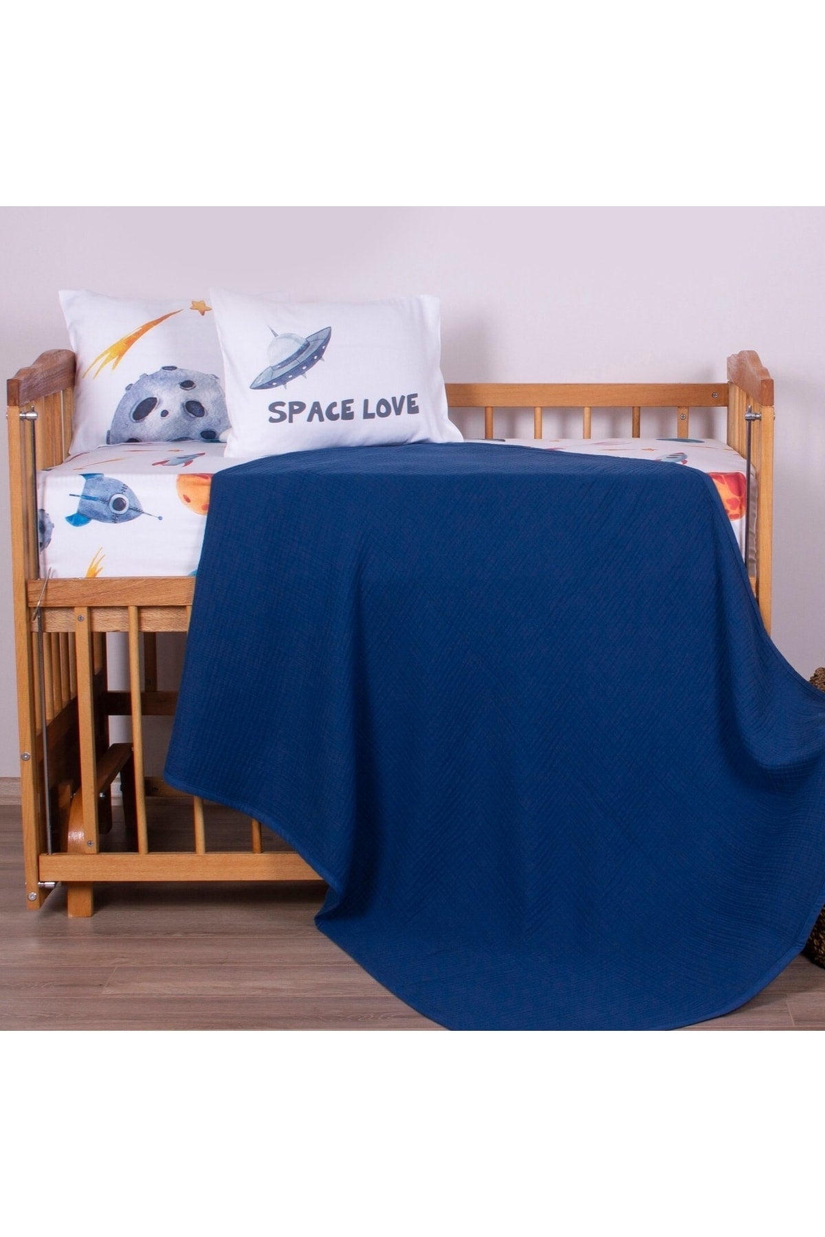 ORGANIC MUSLIN PICTURE AND COTTON SATIN BABY BEDDING - SPACE SHIP AND STAR THEMED