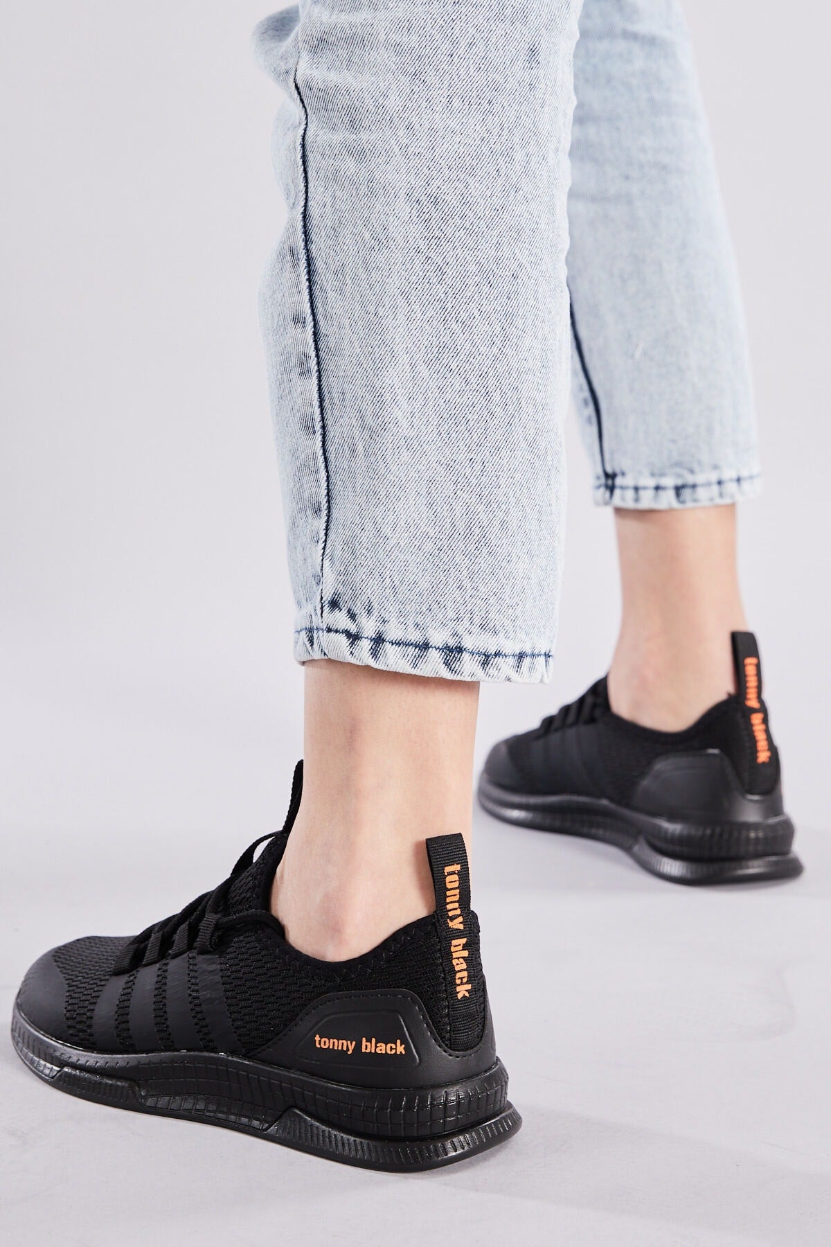 Unisex Black Sneakers Tbqnt