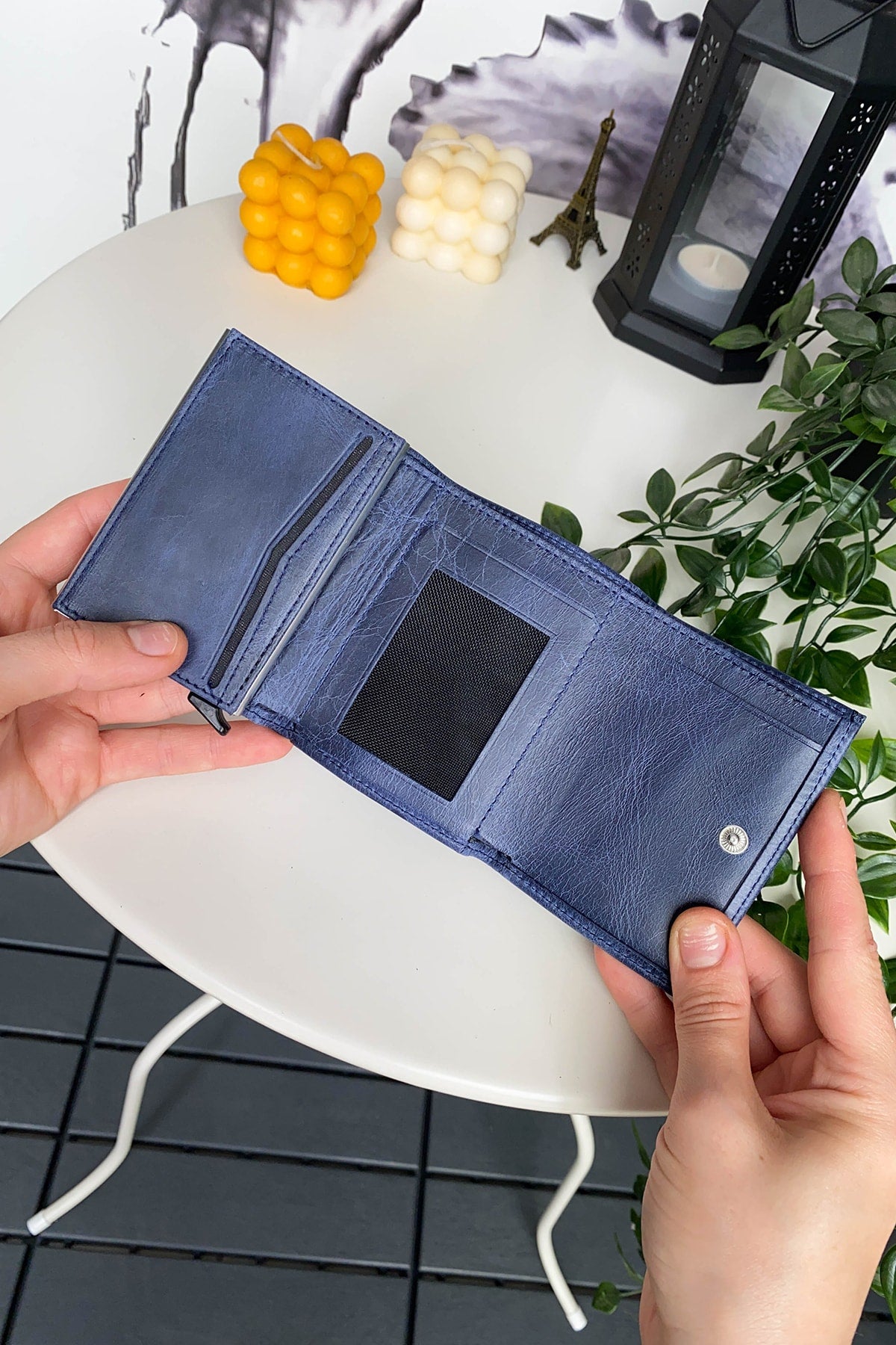 Pescol - Genuine Leather Smart Card Holder / Wallet with Rfid Protection Mechanism, High Level of Craftsmanship