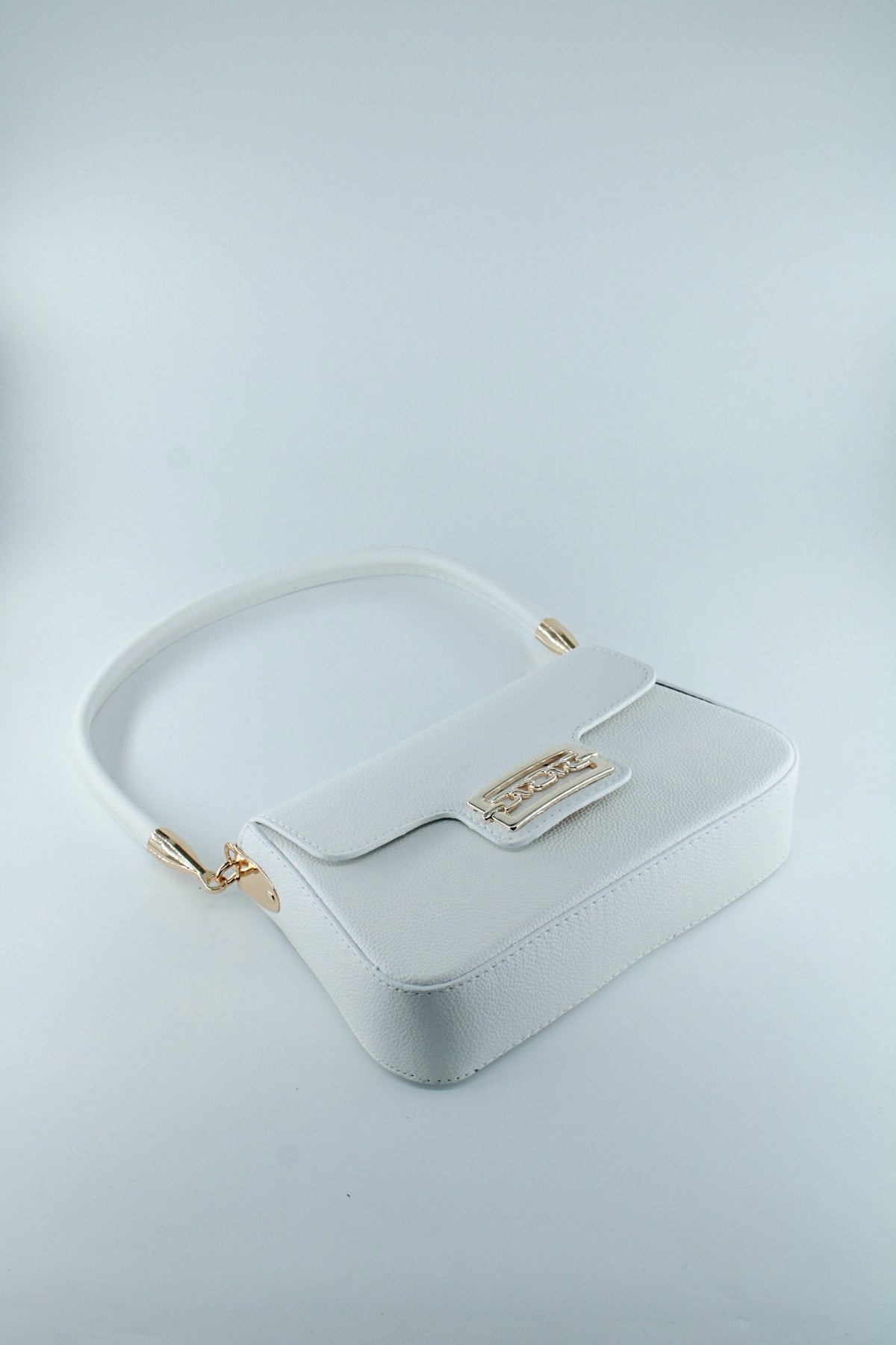 Women's White Textured Magnet Clamshell Lined Hand And Sleeve Bag