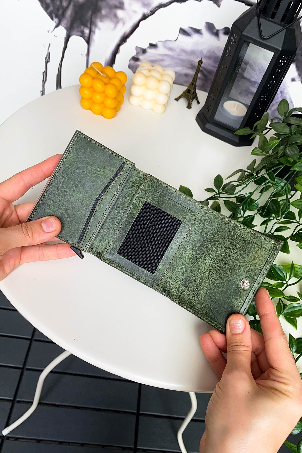 Pescol - Green Smart Card Holder / Wallet With Genuine Leather Rfid Protected Mechanism, Top Level Craftsmanship