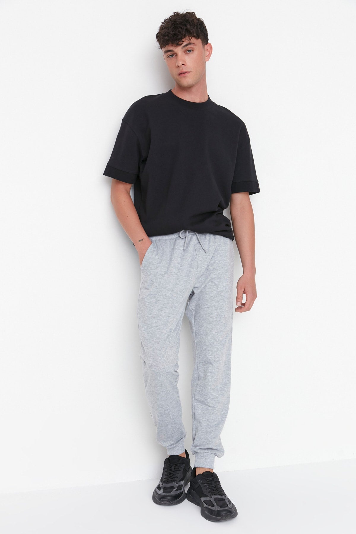Gray Men Regular Fit Elastic Leg Basic Sweatpants Tmnss20Ea0053