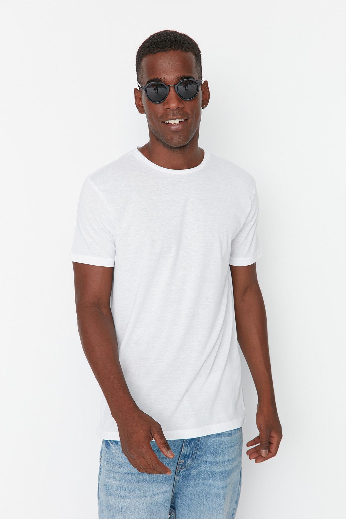 White Men'S Basic Regular Fit Crew Neck Short Sleeved T-Shirt