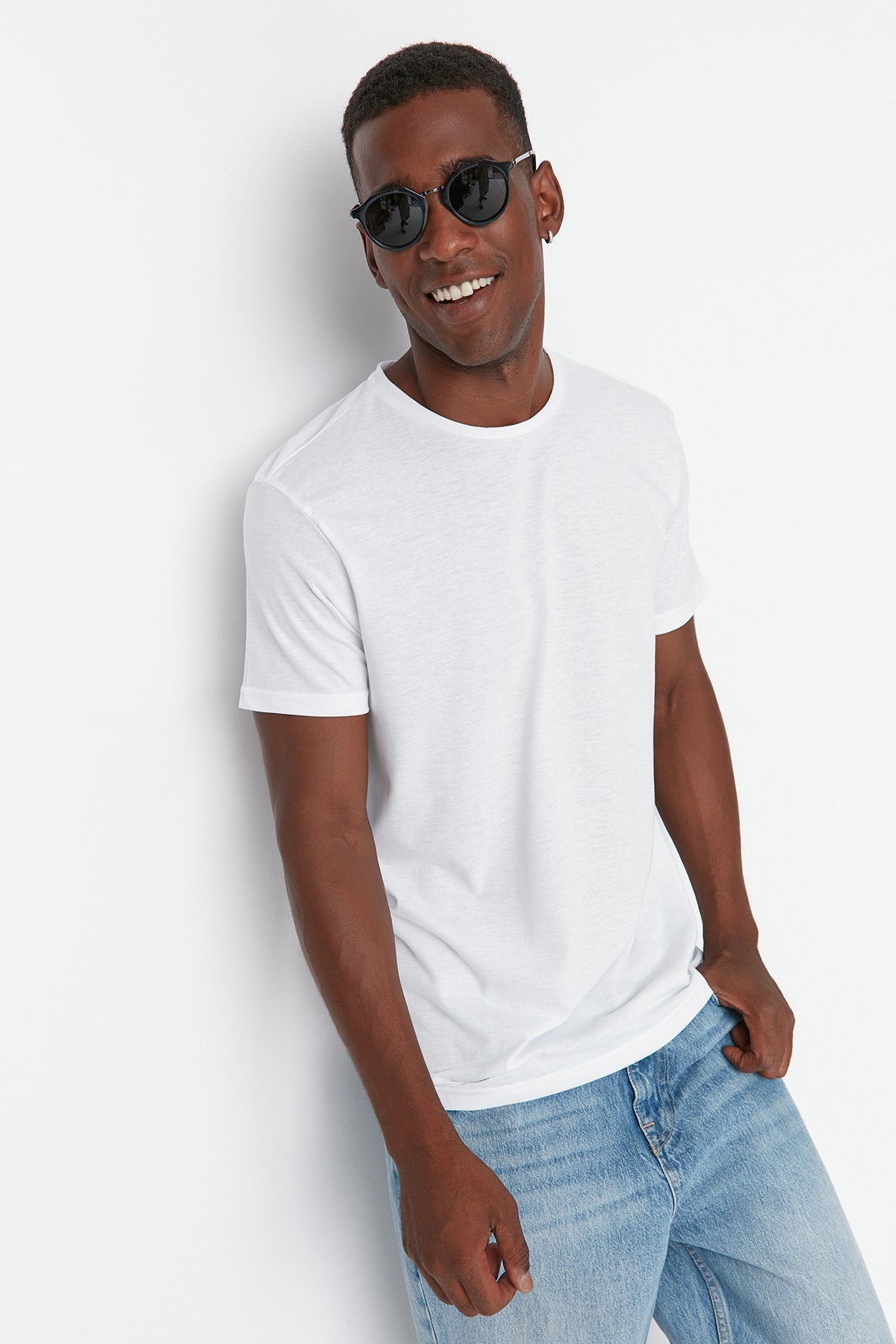 White Men'S Basic Regular Fit Crew Neck Short Sleeved T-Shirt