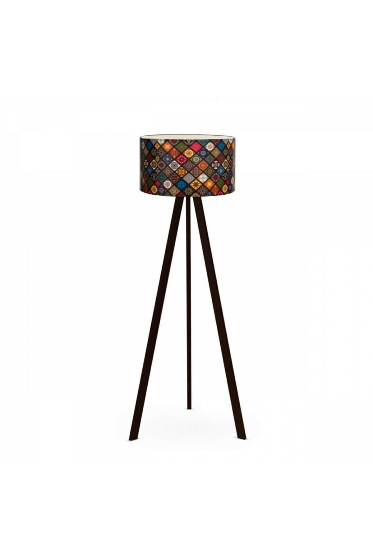 A&g Carpet Pattern Wooden Tripod Floor Floor Lamp - Swordslife