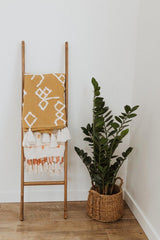 Round Step Wooden Blanket Ladder / Brown - Swordslife