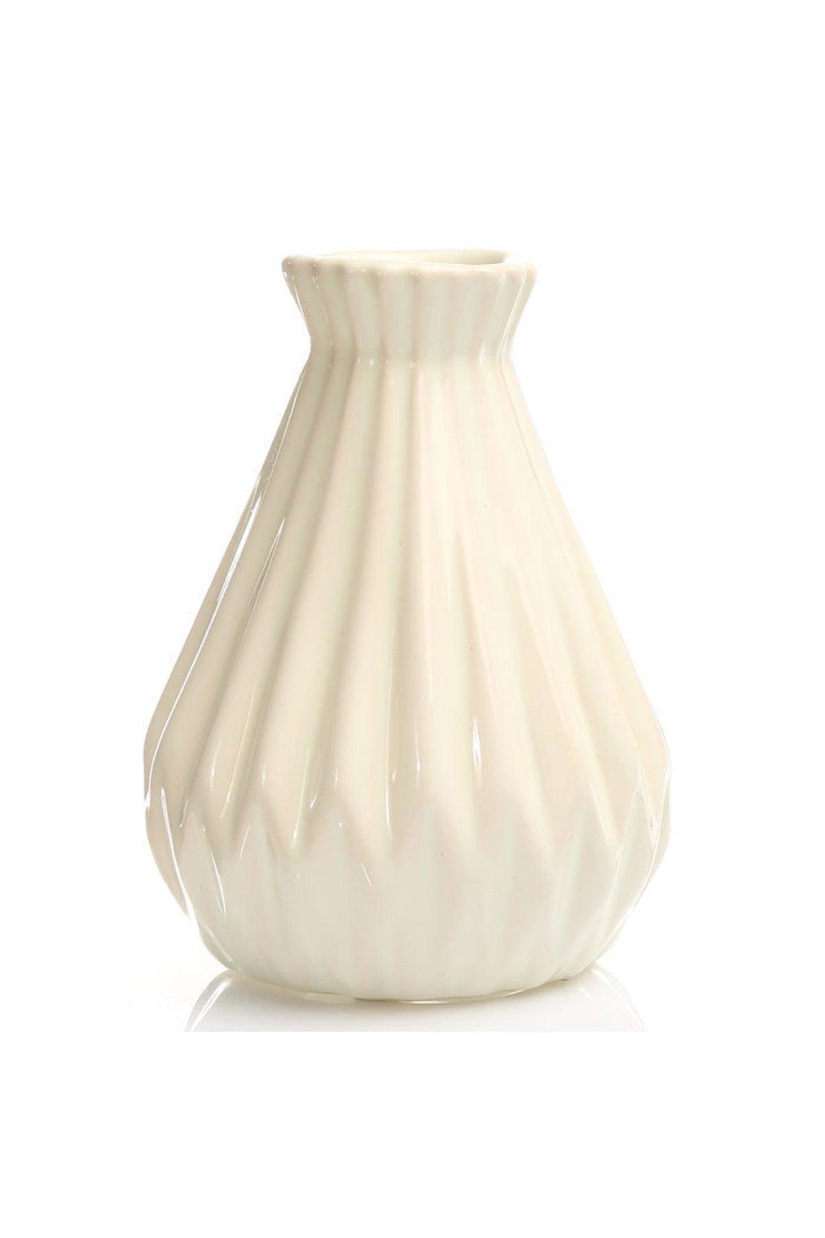 Ceramic Small Serrated Vase - Cream - Swordslife