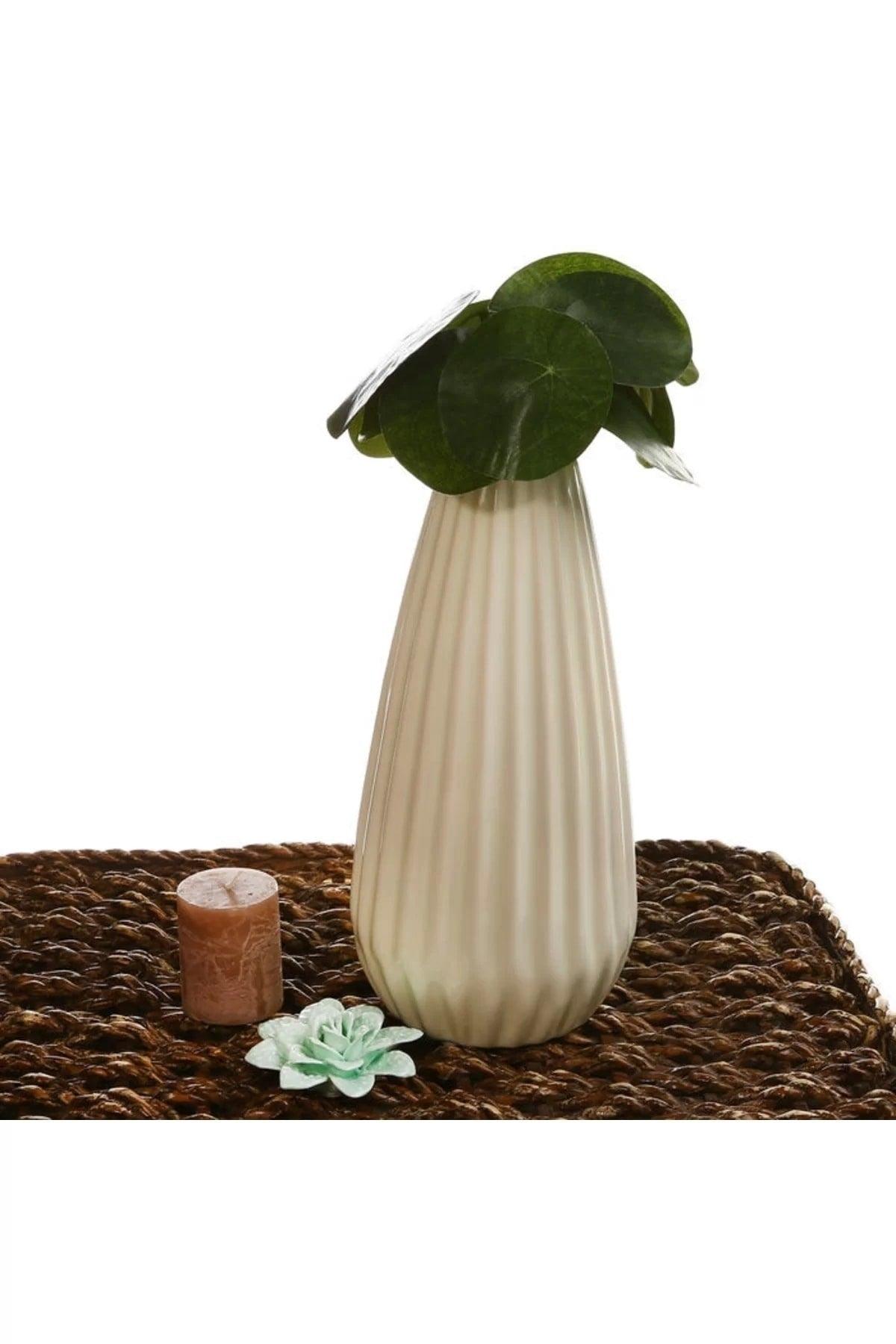 Ceramic Serrated Vase - Cream - Swordslife